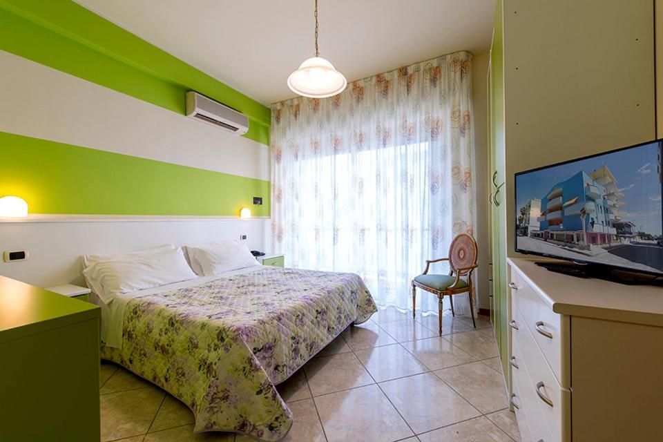 One-Bedroom House,746548001:JPEG